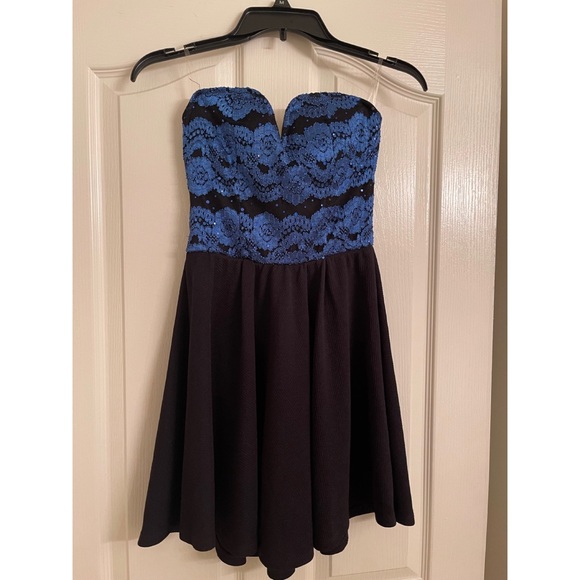 Dress - Picture 4 of 5